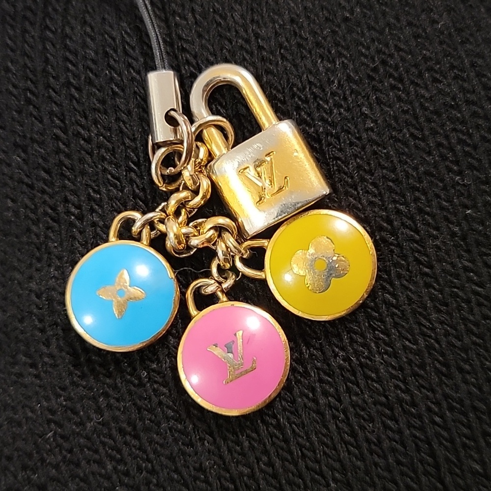 Louis Vuitton Bijou cell phone Pastilles Strap Multicolor Padlock Gold charms - Picture 6 of 7